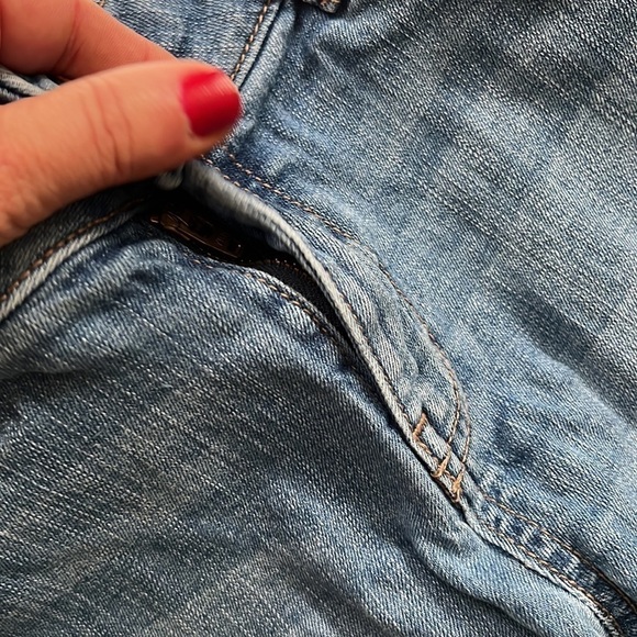 MAURICE’S Medium Wash Distressed Raw Edge Mid Rise Cropped Jeans, Size 10, GUC. - Picture 6 of 9